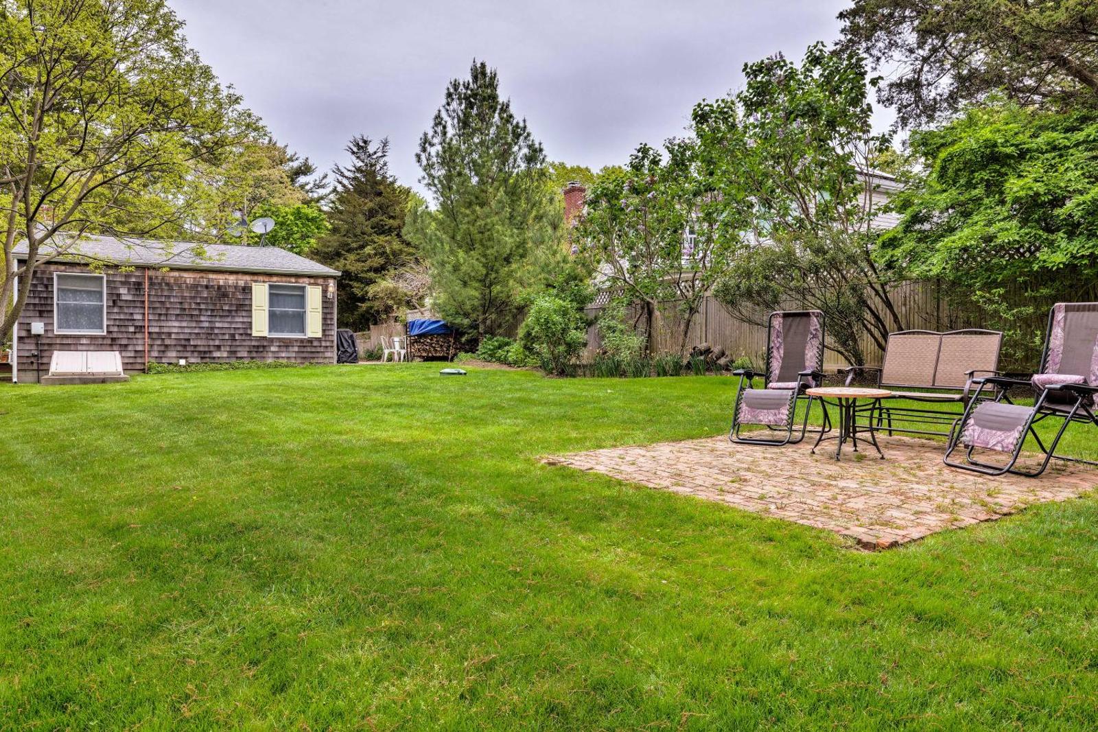 Cute East Hampton Cottage with Patio - Walk to Beach Main image 2